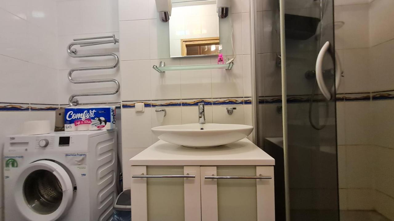 Rehouse, Antokolskio 13 Vilnius Ngoại thất bức ảnh